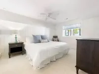 Newly renovated beauty on main lake with sunrise to sunset panoramic views! Hotels in Northampton County