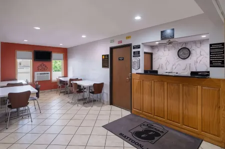 Super 8 by Wyndham Mattoon Отели в г. Маттун