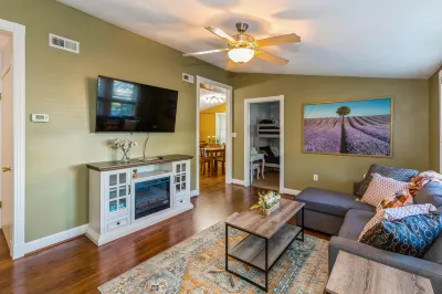 Fenced Backyard with Fire Pit and Dining Area - Cozy Family Haven Hotels in Michigan City