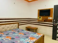 FabHotel Yadhuvanshi Dhaam - 900m from Prem Mandir and Iskcon Temple
