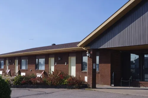 Hôtel le Voyageur Hotels in Sept-Iles
