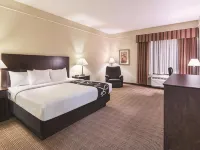 La Quinta Inn & Suites by Wyndham Waxahachie - 2-Star