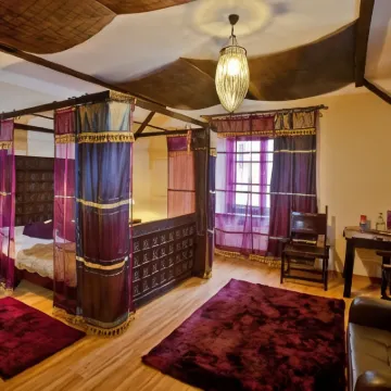 城堡旅館 鄰近亞當·密茨凱維奇文學博物館的酒店