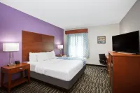 La Quinta Inn & Suites by Wyndham Tupelo Hotels in Tupelo