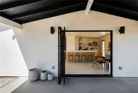 Spacious Retreat with Modern Amenities and Comfort - Charming Oasis