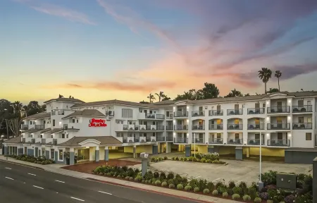 Hampton Inn and Suites Hermosa Beach Отели рядом с достопримечательностью «Hermosa Beach Pier»