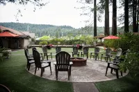 Miranda Gardens Resort Hotels near Richardson Grove State Park