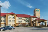 La Quinta Inn & Suites by Wyndham Houston Hobby Airport Hotel dekat Bandara Hobby