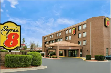 Super 8 by Wyndham Fort Wayne Отели рядом с достопримечательностью «Allen County Public Library»