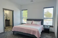 South of Norman, Cougar Cabin with Air Hockey, Fireplace