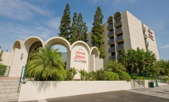 Howard Johnson by Wyndham Anaheim Hotel & Water Playground