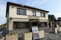 Newburgh Inn - parking