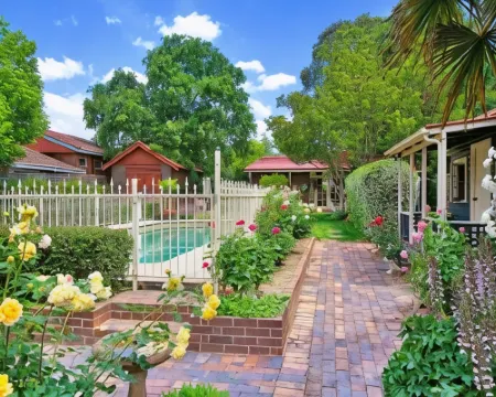 Loloma House Hotels in Armidale