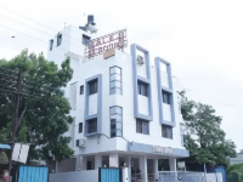 Balaji Lodging Hotels in Solapur
