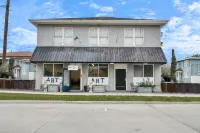 Gulf Siesta Vacation Lofts Hotels near Seawolf Park