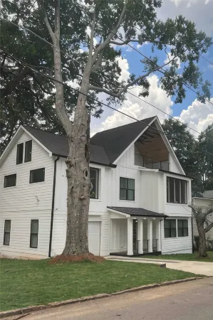 Contemporary Oasis with Private Deck Patio - Upscale Luxury Отели в г. Грешам Парк