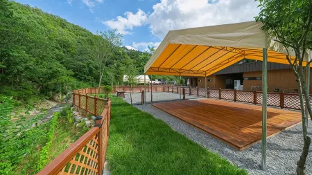 Hongcheon Gijari Campground Отели рядом с достопримечательностью «Palbongsan Tourist Site»