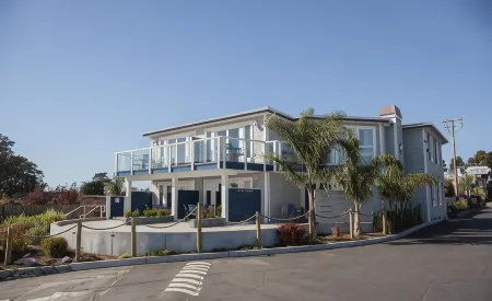 Beach Street Inn and Suites