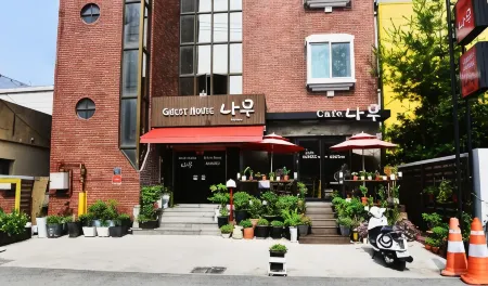 Gyeongju Namu Guesthouse Отели рядом с достопримечательностью «Международный Конвенционный Центр Гёнджу Хвабаек»