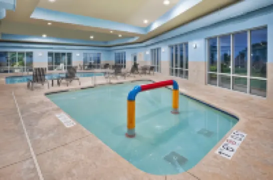 ฮอลิเดย์ อินน์ เอ็กซ์เพรส แอนด์ สวีทส์ มิลวอกี นอร์ทเวสต์ พาร์คเพลส บาย IHG