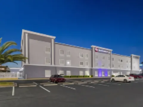 เบสท์เวสเทิร์นพลัส บรันส์วิค อินน์แอนด์สวีทส์ โรงแรมในบรันสวิก