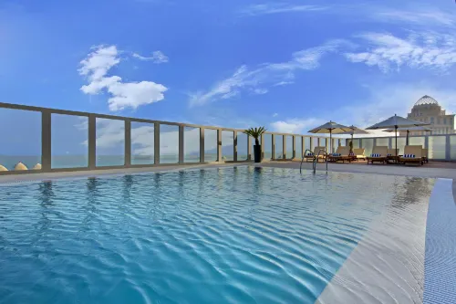 The Curve Hotel - Bãi biển