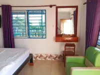 Silver Dolphin Guesthouse & Restaurant โรงแรมใน