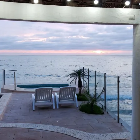 Casa de la Rana! Spacious 6-bedroom Beach Front house in Nuevo Mazatlán