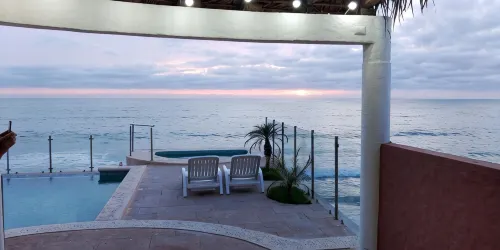 Casa de la Rana! Spacious 6-bedroom Beach Front house in Nuevo Mazatlán