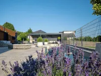 Amazing 3 bedroom villa with outdoor pool next to Budapest Hotéis em Godolloi