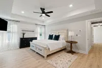 5 Min to Lakepoint! Sleeps 14. New 4 Bdrms/3.5 Bths w/ Office. Owner Managed.