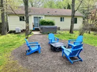 Book Your Spring Escape! Relax & Recharge in Hot Tub - Minutes to Dining & Shops