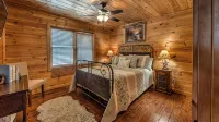 Peaceful Mountain Cabin in Mineral Bluff. Hot Tub, Fireplace & Easy Paved Access - Tiny houses