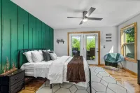 Moose Shack - Mountain Views · Spa King Suite · Game Room · 3 Patios