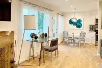 Modern 2/2 Glendale Condo, Parking, Washer/Dryer