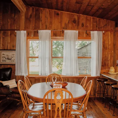 Rustic 1800s' Log Cabin with Modern Amenities on an Old Farm close to Owensboro