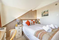 Lion Hotel & Studio Apartments
