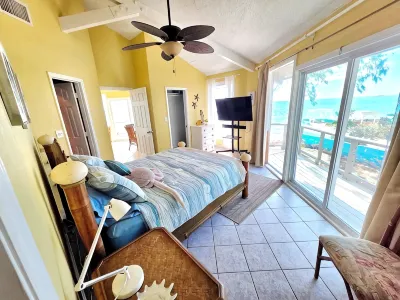 ONE OF A KIND PROPERTY! Breathtaking Views, Ocean Breezes, Huge Dock, Peaceful Hotel di 