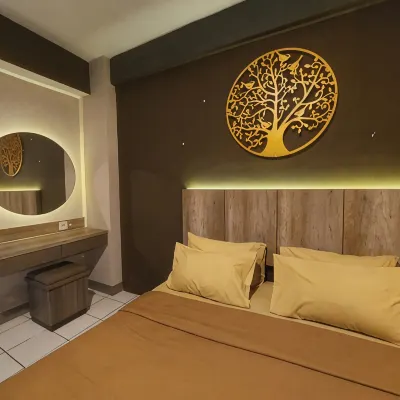 Emerald Apartel Hotels near Taman Gantole