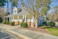 Spacious Retreat Near RDU ~ Pool, BBQ, Fast Wi-Fi & Easy Self Check-In - Homestays
