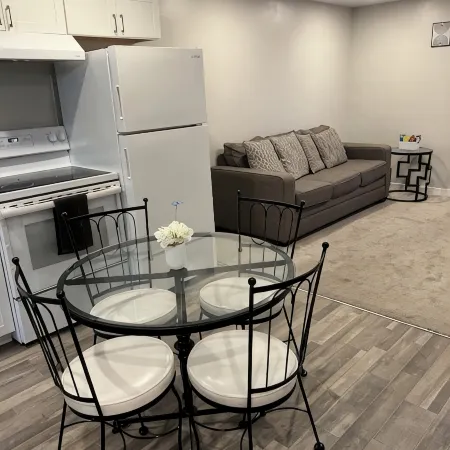 Cozy Suite – Private Entrance, Fast Wi‑Fi & Smart TV – Family & Pet‑Friendly