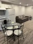 Cozy Suite – Private Entrance, Fast Wi‑Fi & Smart TV – Family & Pet‑Friendly