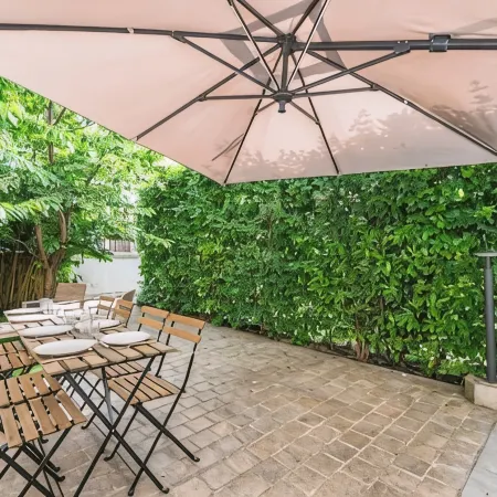 Urban loft with private garden - hyper center