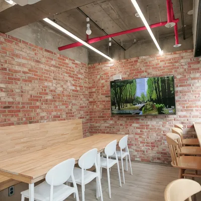 Stay PLAN B Hotels near Wau Park