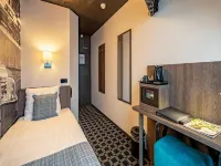 Hotel Cornelisz Hotels near Houseboat Museum