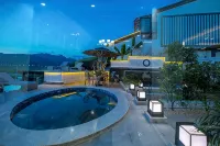 Tengchong Jingxin Valley Hot Spring Panoramic Inn (Heshun Ancient Town Branch) - سبا