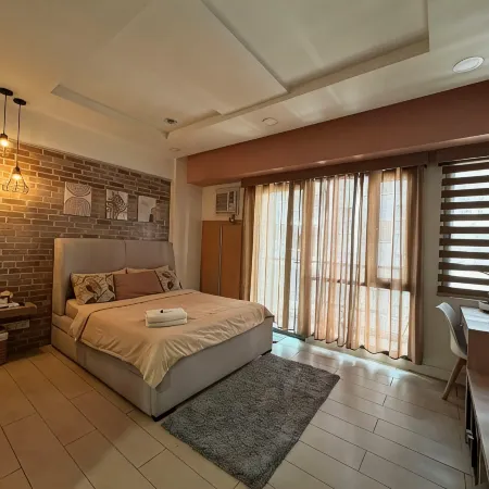 Lovely Unit with free wifi & netflix I across Naia Terminal 3 airport