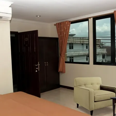 Hotel Aroma Inn Pontianak Отели рядом с достопримечательностью «Дворец Kadriah»