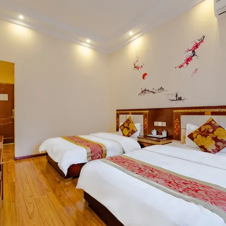 HOLLY'S HOSTEL