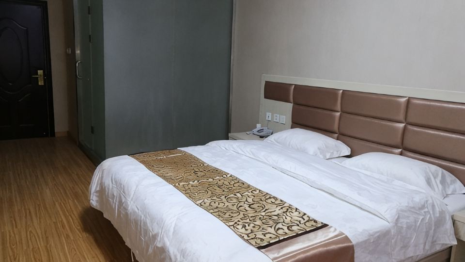 Liangshan Haoting Express Hotel